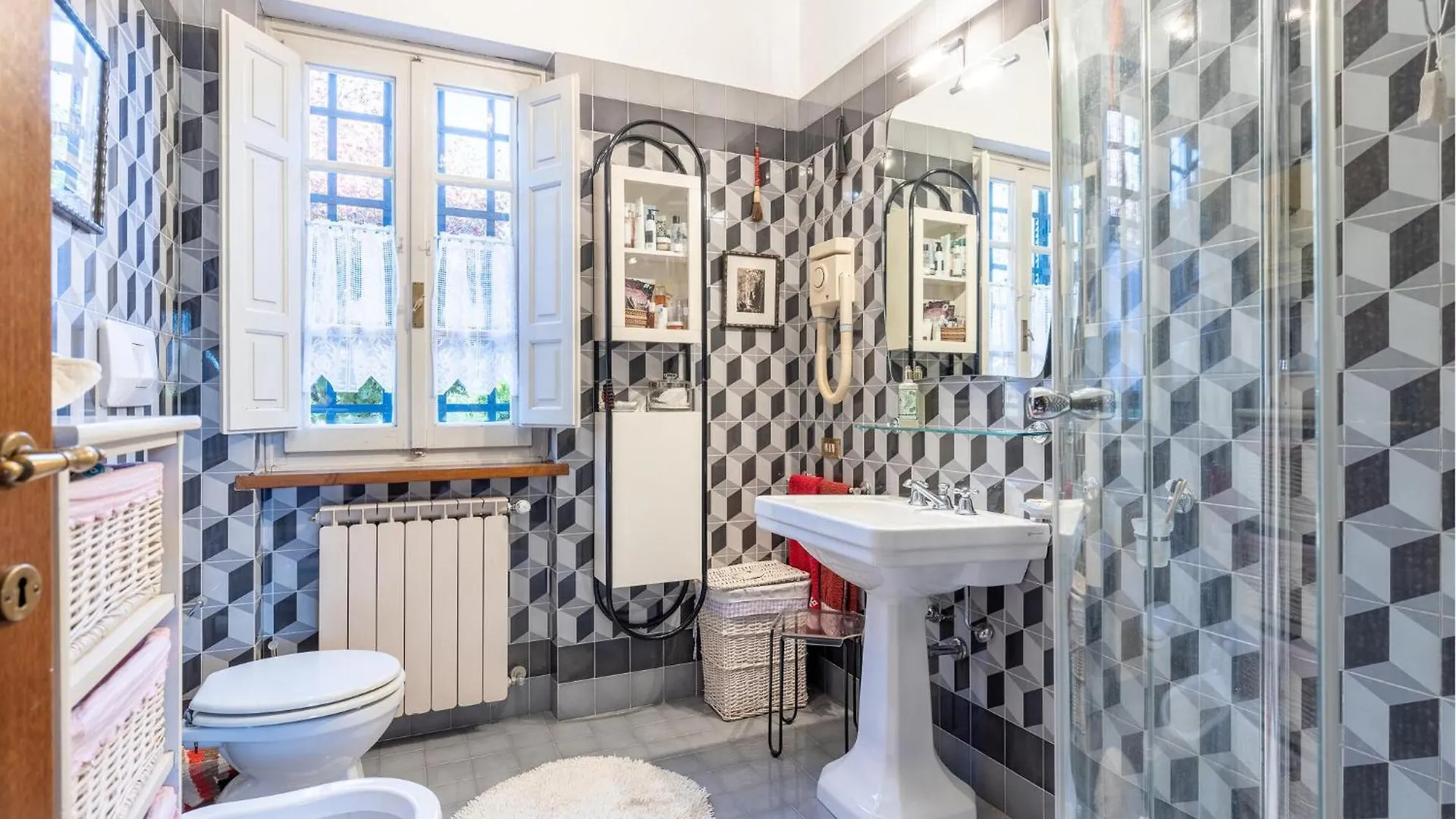 Beautiful Home In Camaiore With Kitchen Italy